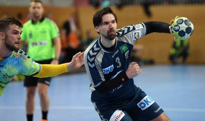 Potsdam 07.03.2018 MBS Arena Sportpark Luftschiffhafen Handball EHF Pokal Rueckrunde Fuechse BERLIN geg St Raphael Var ( FRA ) Alexander LYNGGAARD 14 St Raphael geg Fabian WIEDE 3 Fuechse