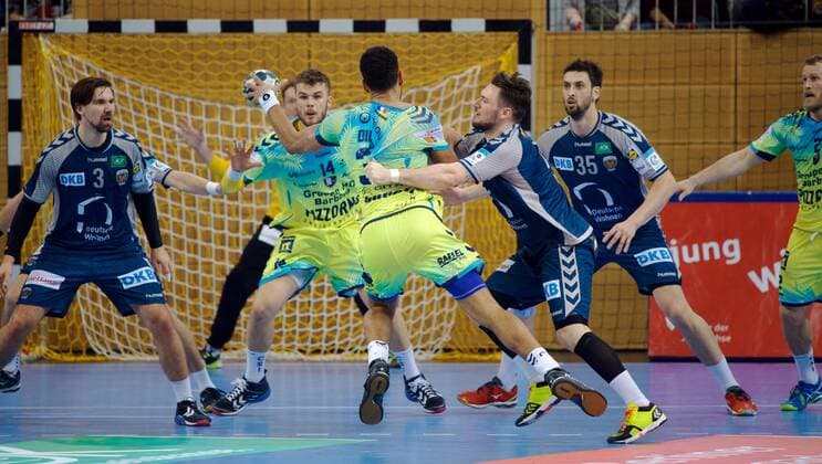 Potsdam 07.03.2018 MBS Arena Sportpark Luftschiffhafen Handball EHF Pokal Rueckrunde Fuechse BERLIN geg St Raphael Var ( FRA ) 21 : 26 vlnr Fabian WIEDE 3 Fuechse Alexander LYNGGAARD 14 St Raphael Adrien DIPANDA 32 St Raphael Johan KOCH 77 Fuechse Marko KOPLJAR 35 Fuechse
