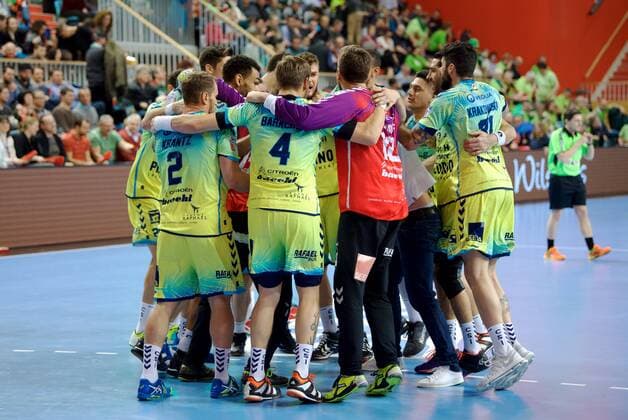 Potsdam 07.03.2018 MBS Arena Sportpark Luftschiffhafen Handball EHF Pokal Rueckrunde Fuechse BERLIN geg St Raphael Var ( FRA ) 21 : 26 Jubel St Raphael Var
