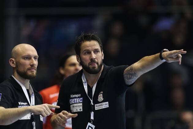 Trainer Bennet Wiegert (re.) mit Co-Trainer Yves Grafenhorst (SC Magdeburg) - Handball Bundesliga Saison 2017-2018 Punktspiel SC Magdeburg vs. VfL Gummersbach in der GETEC Arena in Magdeburg - Deutschland, Handball, Mann, Maenner,08.02.2018
