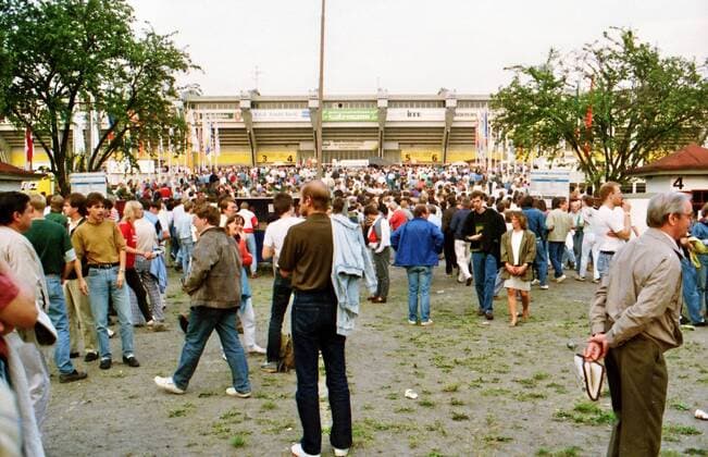 Fußball, Stadiongeschichte Eintracht Braunschweig Aus 2. Bundesliga BL Saison 1989 90 Eintracht Braunschweig BS gegen Hannover 96 Han96 1:0 am 29.07.1989 im Eintracht Stadion. Im Foto: Eintracht Stadion Haupteingang 1989 mit den Kartenverkaufs Häuschen