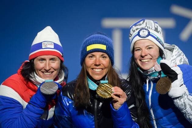 Themen der Woche - SPORT Bilder des Tages - SPORT 180210 Silver medalist Marit Bj¿rgen of Norway, gold medalist Charlotte Kalla of Sweden and bronze medalist Krista Pärmäkoski of Finland at the medal ceremony for the Women s Skiathlon during the 2018 Winter Olympics on February 10, 2018 in Pyeongchang. Photo: Jon Olav Nesvold BILDBYRN kod JE 160152ö Copyright: JONxOLAVxNESVOLD BB180210BB238