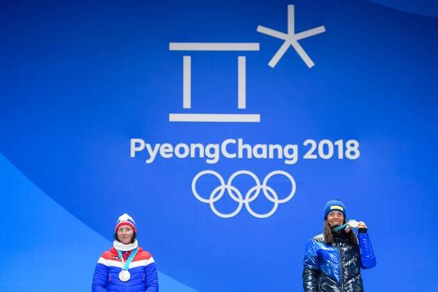180210 Silver medalist Marit Bj¿rgen of Norway and gold medalist Charlotte Kalla of Sweden at the medal ceremony for the Women s Skiathlon during the 2018 Winter Olympics on February 10, 2018 in Pyeongchang. Photo: Jon Olav Nesvold BILDBYRN kod JE 160152ö Copyright: JONxOLAVxNESVOLD BB180210BB241
