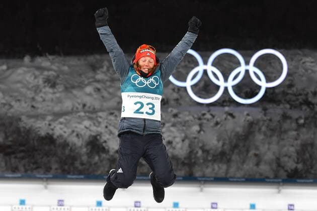 PyeongChang 2018 - Highlights der Olympischen Spiele Themen der Woche - SPORT Bilder des Tages - SPORT Laura DAHLMEIER (GER, Jubel,Freude, Begeisterung,Jubelsprung, Winner,Sieger, Flower Ceremony. Biathlon,Womens s 7,5 kmm Sprint, Sprint der Frauen am 10.02.2018. Olympische Winterspiele 2018, vom 09.02. - 25.02.2018 in PyeongChang Suedkorea. *** Laura DAHLMEIER GER Jubilee joy excitement joy jump winner winner flower ceremony biathlon Womens s 7 5 kmm Sprint Sprint of women on 10 02 2018 Winter Olympics 2018 from 09 02 25 02 2018 in PyeongChang of South Korea