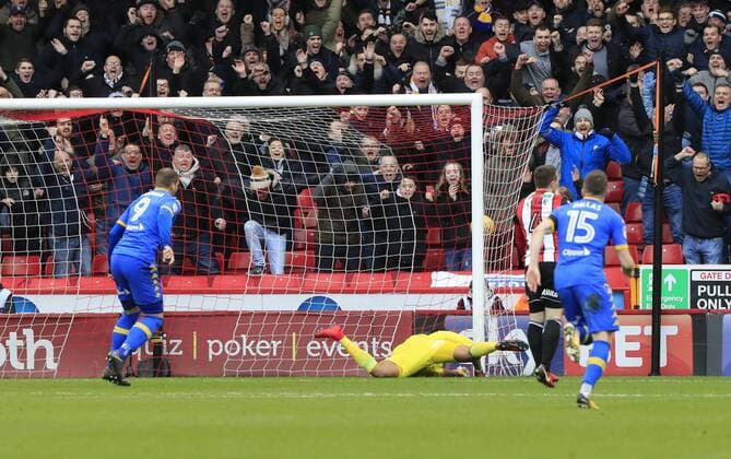 10th February 2018, Bramall Lane, Sheffield, England; EFL Championship football, Sheffield United versus Leeds United; Pierre-Michel Lasogga of Leeds United shoots to score the equalising goal in the 46th minute making it 1-1  ActionPlus11983992