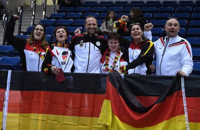 German Team: Teamcaptain Jens Gerlach mit deutschen Fans