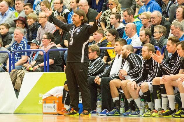 Sebastian Hinze (Trainer, Bergischer HC) an der Seitenlinie Bergischer HC vs. Eintracht Hildesheim, Handball, 2. Bundesliga, 10.02.18 Solingen NRW Deutschland Klingenhalle