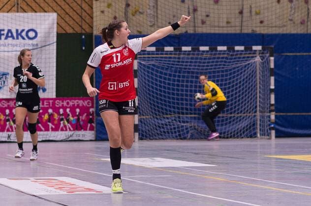 Nicole Lederer 17 (TG Nuertingen), Torjubel, Emotionen, Freude, TG Nuertingen gegen FSG Mainz Budenheim, Handball, 2. Bundesliga, Damen, Saison 2017 2018, 10.02.2018, Nuertingen Copyright: xWoernx xEibner-Pressefotox EP_nwn