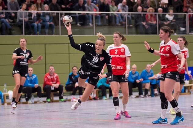 Alexandra Tinti 19 (FSG Mainz 05 Budenheim), Torschuss, Dynamik, TG Nuertingen gegen FSG Mainz Budenheim, Handball, 2. Bundesliga, Damen, Saison 2017 2018, 10.02.2018, Nuertingen Copyright: xWoernx xEibner-Pressefotox EP_nwn
