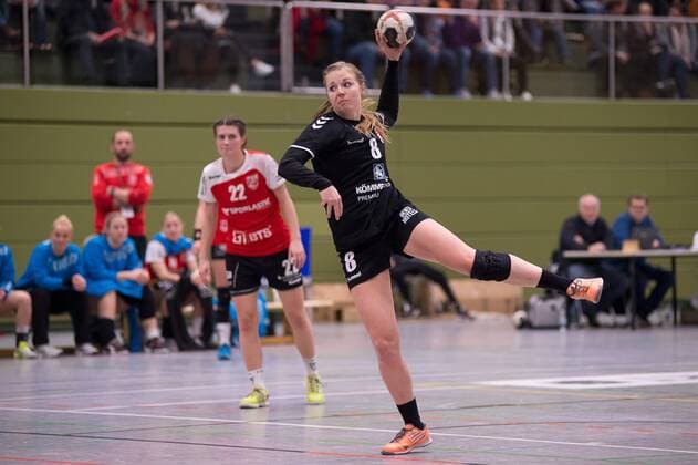 Romana Gerisch 08 (FSG Mainz 05 Budenheim), 7 Meter, Torschuss, TG Nuertingen gegen FSG Mainz Budenheim, Handball, 2. Bundesliga, Damen, Saison 2017 2018, 10.02.2018, Nuertingen Copyright: xWoernx xEibner-Pressefotox EP_nwn