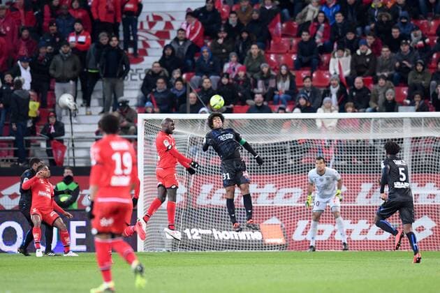 31 DANTE (nice) - 11 JULIO TAVARES (dij) FOOTBALL : Dijon vs Nice - Ligue 1 Conforama - 10 02 2018 FEP Panoramic 