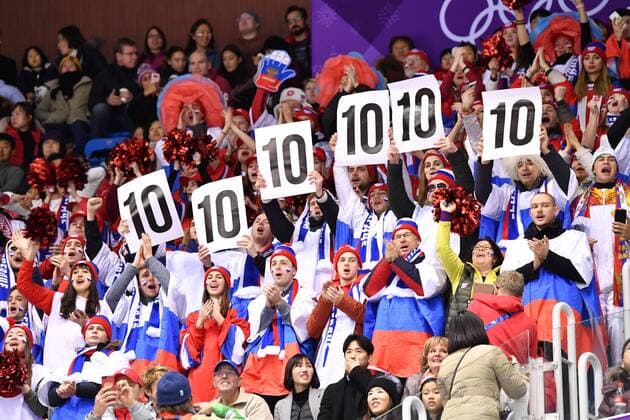 Themen der Woche - SPORT Bilder des Tages - SPORT Russia fans cheer Evgenia Medvedeva during the Ladies Single Skating Short Program Figure skating Eiskunstlauf competition during the Pyeongchang 2018 Winter Olympics, at the Gangneung Oval in Gangneung, South Korea, on February 11, 2018.  OLY20180211511 RICHARDxELLIS