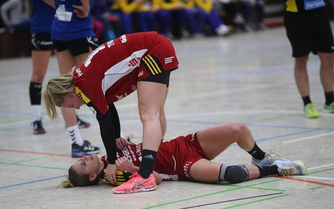 lsp - Handball - HBL - HSG Bensheim vs HSG Blomberg Lippe - Saison - 2017-2018 - 10.02.2018 - Bensheim v. l. Caroline Thomas kümmert sich um Bogna Sobiech beide Bensheim Aktion, Einzelbild -