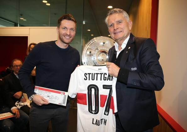 VfB Stuttgart - Borussia Mönchengladbach Deutschland, Stuttgart, 11.02.2018, Fussball, Bundesliga, Saison 2017 2018, 22. Spieltag, VfB Stuttgart - Borussia Mönchengladbach: Treffen der Meistermannschaft von 2007 v.l. Benjamin Lauth, Wolfgang Dietrich. *** VfB Stuttgart Borussia Mönchengladbach Germany Stuttgart 11 02 2018 football Bundesliga season 2017 2018 22 Matchday VfB Stuttgart Borussia Mönchengladbach meeting the champion team of 2007 v l Benjamin Lauth Wolfgang Dietrich