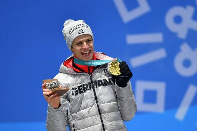 Andreas WELLINGER (GER) mit Medaille, Goldmedaille, Olympiasieger, 1. Platz, Goldmedaillengewinner, Gold, Goldmedaille, Olympiasieger, Jubel, Freude, Begeisterung, Siegerehrung, Medals Victory Ceremony, Olympic Medals Plaza, am 11.02.2018, Ski jumping Skispringen Ski nordisch Normal Hill Men,Skispringen,Normalschanze, Olympische Winterspiele 2018, vom 09.02. - 25.02.2018 in PyeongChang Suedkorea.