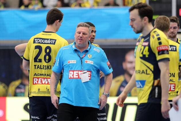 Nikolaj Jacobsen (Trainer, Cheftrainer, RNL) und Spieler der Rhein-Neckar-Löwen, enttäuscht schauend, Enttäuschung, Frustration, disappointed, pessimistisch, Handball, Champions League, Rhein-Neckar Löwen - MOL Pick Szeged,