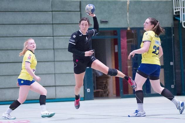 Alexandra Kubasta 04 (TuS Metzingen 2), Torschuss, Dynamik, TuS Metzingen 2 gegen SV Allensbach, Handball, 3. Bundesliga Staffel Sued, Damen, Saison 2017 2018, 11.02.2018, Metzingen Copyright: xEIBNER NicolasxWoernx EP_NWN