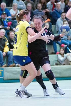 Miriam Welser 09 (TUS Metzingen 2), Dynamik, Zweikampf, TuS Metzingen 2 gegen SV Allensbach, Handball, 3. Bundesliga Staffel Sued, Damen, Saison 2017 2018, 11.02.2018, Metzingen Copyright: xEIBNER NicolasxWoernx EP_NWN