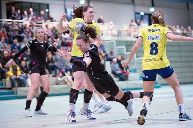 Miriam Welser 09 (TUS Metzingen 2), Torschuss, Dynamik, TuS Metzingen 2 gegen SV Allensbach, Handball, 3. Bundesliga Staffel Sued, Damen, Saison 2017 2018, 11.02.2018, Metzingen Copyright: xEIBNER NicolasxWoernx EP_NWN