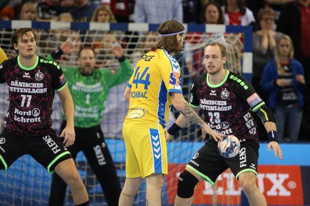 SG Flensburg-Handewitt - PGE Vive Kielce, EHF Champions League; Flensburg, 11.02.18 Flensburg, 11.02.18, Handball, VELUX EHF Champions League, Saison 2017 2018, Gruppenphase, SG Flensburg-Handewitt - PGE Vive Kielce : Dean Bombac (KS Kielce, 44), Henrik Toft Hansen (SG Flensburg-Handewitt, 23), Magnus Roed (SG Flensburg-Handewitt, 77)