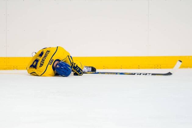 180212 Carl Klingberg of Sweden in pain during the Men s Ice hockey Eishockey International Friendly Länderspiel match between Sweden and Canada during day three of the 2018 Winter Olympics on February 12, 2018 in Incheon. Photo: Petter Arvidson BILDBYRN kod PA 91961 Copyright: PETTERxARVIDSON BB180212PA068