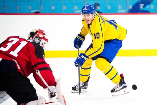 180212 Joakim Lindström of Sweden against Goaltender Kevin Poulin of Canada during the Men s Ice hockey Eishockey International Friendly Länderspiel match between Sweden and Canada during day three of the 2018 Winter Olympics on February 12, 2018 in Incheon. Photo: Petter Arvidson BILDBYRN kod PA 91961 Copyright: PETTERxARVIDSON BB180212PA089
