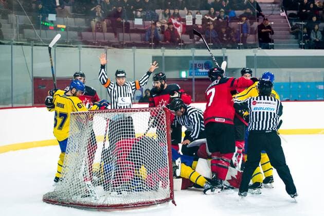 180212 Brawl during the Men s Ice hockey Eishockey International Friendly Länderspiel match between Sweden and Canada during day three of the 2018 Winter Olympics on February 12, 2018 in Incheon. Photo: Petter Arvidson BILDBYRN kod PA 91961 Copyright: PETTERxARVIDSON BB180212PA092