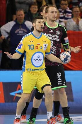 Flensburg, 11.02.18, Handball, VELUX EHF Champions League, Saison 2017 2018, Gruppenphase, SG Flensburg-Handewitt - PGE Vive Kielce : Alex Dujshebaev (KS Kielce, 10), Henrik Toft Hansen (SG Flensburg-Handewitt, 23) Flensburg Schleswig-Holstein Deustchland Flens-Arena Copyright: xAgentur54Gradx xSpeedphotosx