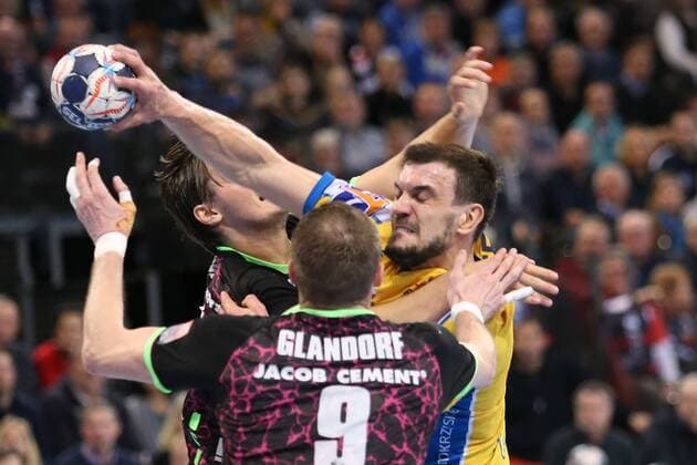 Flensburg, 11.02.18, Handball, VELUX EHF Champions League, Saison 2017 2018, Gruppenphase, SG Flensburg-Handewitt - PGE Vive Kielce : Michal Jurecki (KS Kielce, 05), Magnus Roed (SG Flensburg-Handewitt, 77), Holger Glandorf (SG Flensburg-Handewitt, 09) Flensburg Schleswig-Holstein Deustchland Flens-Arena Copyright: xAgentur54Gradx xSpeedphotosx