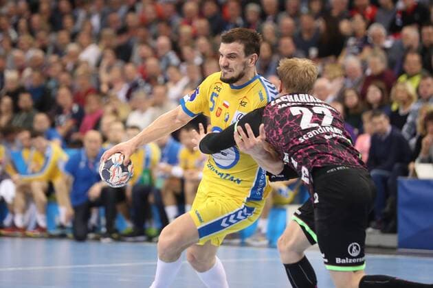 Flensburg, 11.02.18, Handball, VELUX EHF Champions League, Saison 2017 2018, Gruppenphase, SG Flensburg-Handewitt - PGE Vive Kielce : Michal Jurecki (KS Kielce, 05), Anders Zachariassen (SG Flensburg-Handewitt, 22) Flensburg Schleswig-Holstein Deustchland Flens-Arena Copyright: xAgentur54Gradx xSpeedphotosx