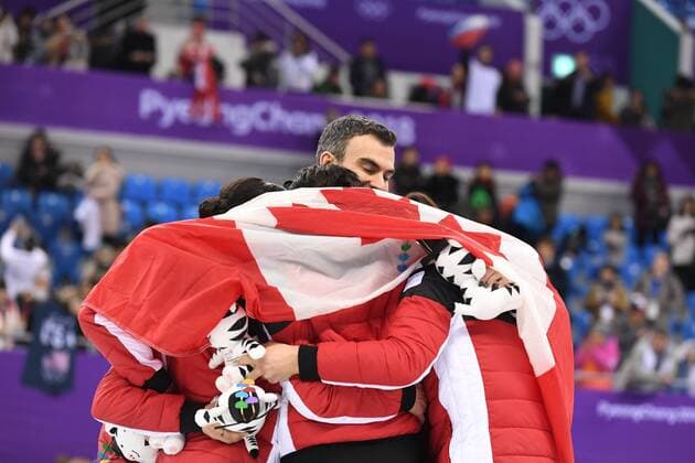 (180212) -- PYEONGCHANG, Feb. 12, 2018 -- Team Canada celebrate after winning the Figure skating Eiskunstlauf team event at the 2018 PyeongChang Winter Olympic Games Olympische Spiele Olympia OS in Gangneung Ice Arena, South Korea, on Feb. 12, 2018. Canada won the gold medal with 73 points in total. ) (SP)OLY-SOUTH KOREA-PYEONGCHANG-FIGURE SKATING-TEAM EVENT WangxSong 