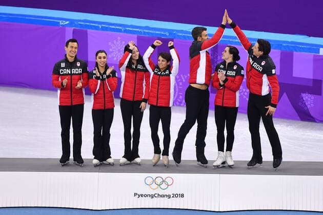 Canada team group Mannschaftsbild Totale (CAN), FEBRUARY 12, 2018 - Figure skating Eiskunstlauf : Team Flower Ceremony at Gangneung Ice Arena during the PyeongChang 2018 Olympic Winter games Winterspiele Spiele Summer games in Gangneung, South Korea. Noxthirdxpartyxsales  (71967990)