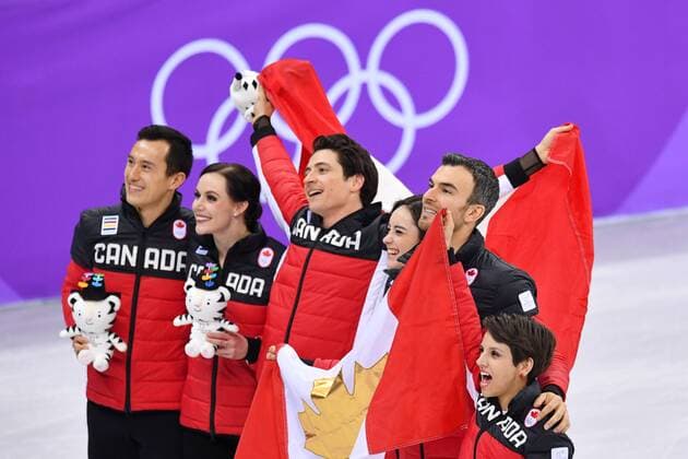 Canada team group Mannschaftsbild Totale (CAN), FEBRUARY 12, 2018 - Figure skating Eiskunstlauf : Team Flower Ceremony at Gangneung Ice Arena during the PyeongChang 2018 Olympic Winter games Winterspiele Spiele Summer games in Gangneung, South Korea. Noxthirdxpartyxsales  (71968024)