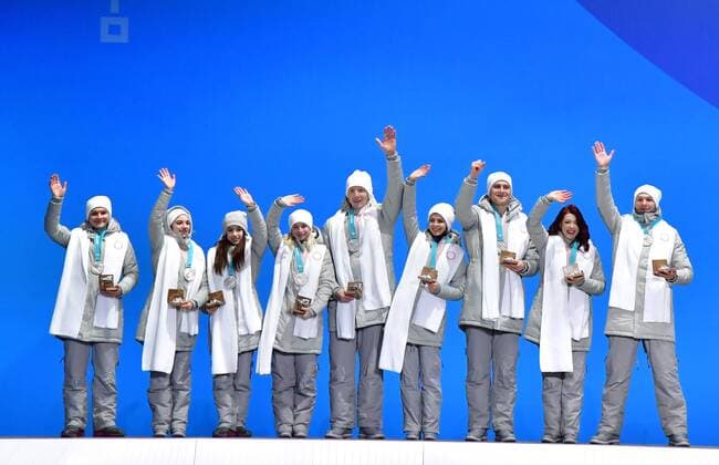 Members of the Olympic Athletes from Russia Figure skating Eiskunstlauf Ice Dance Team celebrate as they win bronze during their medal ceremony at the Pyeongchang 2018 Winter Olympics at the Pyeongchang Medals Plaza in Pyeongchang, South Korea, on February 12, 2018.  OLY20180212327 KEVINxDIETSCH