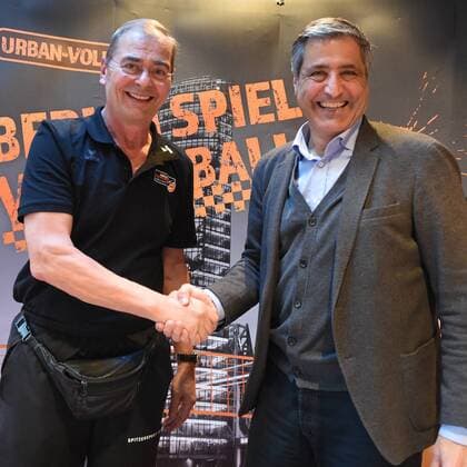 Volleyball, Herren, Saison 2017 18, 1. Bundesliga, Pressekonferenz BR Volleys, Cheftrainer Stelian Moculescu (Berlin Recycling Volleys), Manager Kaweh Niroomand (Berlin Recycling Volleys), 12.02.18, Copyright: xMichaelxHundtx xMatthiasxKochx