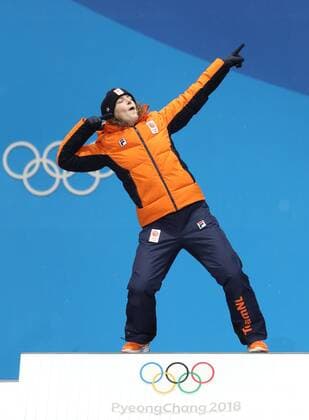 PyeongChang 2018 - Highlights der Olympischen Spiele Bilder des Tages - SPORT (180213) -- PYEONGCHANG, Feb. 13, 2018 -- Champion Ireen Wust from the Netherlands celebrates during the medal ceremony of ladies 1500m event of Speed skating Eisschnelllauf at 2018 PyeongChang Winter Olympic Games Olympische Spiele Olympia OS at the Medal Plaza in PyeongChang, South Korea, on Feb. 13, 2018. ) (SP)OLY-SOUTH KOREA-PYEONGCHANG-SPEED SKATING-LADIES 1500M-MEDAL CEREMONY BaixXuefei 