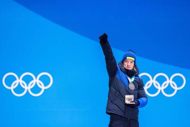 180213 Sebastian Samuelsson of Sweden, silver, at the medal ceremony for the Men s Biathlon 12,5 km Pursuit during day four of the 2018 Winter Olympics on February 13, 2018 in Pyeongchang. Photo: Jon Olav Nesvold BILDBYRAN kod JE 160160 Copyright: JONxOLAVxNESVOLD BB180213JE083