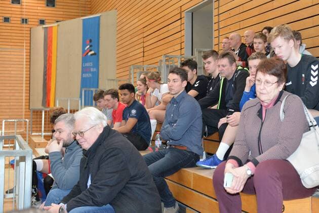 allgemein, Saison 2017 18, Wiedereröffnung des Horst-Korber-Sportzentrums, Sportler und Offizielle warten auf die Wiedereröffnung des Sportzentrums, 13.02.18, Copyright: xMichaelxHundtx xMatthiasxKochx