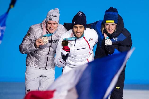 180213 Martin Fourcade of France, Gold, and Sebastian Samuelsson of Sweden, silver, at the medal ceremony for the Men s Biathlon 12,5 km Pursuit during day four of the 2018 Winter Olympics on February 13, 2018 in Pyeongchang. Photo: Jon Olav Nesvold BILDBYRN kod JE 160160 Copyright: JONxOLAVxNESVOLD BB180213JE098