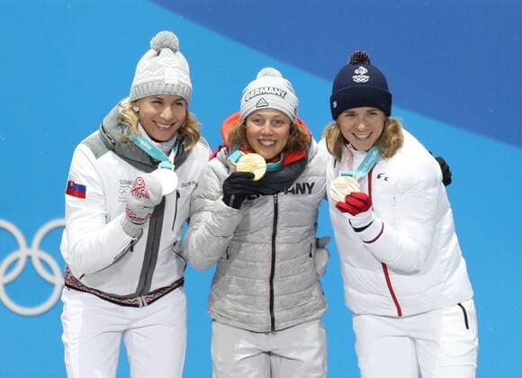 Themen der Woche - SPORT (180213) -- PYEONGCHANG, Feb. 13, 2018 -- Champion Laura Dahlmeier (C) from Germany, second-placed Anastasiya Kuzmina (L) from Slovakia and third-placed Anais Bescond from France pose for photos during the medal ceremony of women s 10km pursuit event of biathlon at the 2018 PyeongChang Winter Olympic Games Olympische Spiele Olympia OS at the Medal Plaza in PyeongChang, South Korea, on Feb. 13, 2018. ) (SP)OLY-SOUTH KOREA-PYEONGCHANG-BIATHLON-WOMEN S 10KM PERSUIT-MEDAL CEREMONY BaixXuefei 