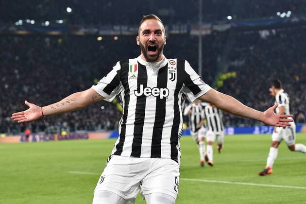 Themen der Woche - SPORT Bilder des Tages - SPORT Mg Torino 13 02 2018 - Champions League Juventus-Tottenham foto Matteo Gribaudi Image nella foto: esultanza gol Gonzalo Higuain 