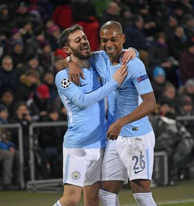 13.02.2018, Fussball UEFA Champions League 2017 2018, Achtelfinale, FC Basel - Manchester City, im St-Jakobs-Park Stadion in Basel (Schweiz). Torjubel Bernardo Silva (li, Manchester City) mit Fernandinho (Manchester City)