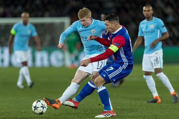 Basel, Schweiz 13.02.2018, UEFA Champions League - 2017 18 Season, Achtelfinale, FC Basel - Manchester City, Kevin De Bruyne (MNC) und Marek Suchy (FCB) im Zweikampf ( DeFodi507