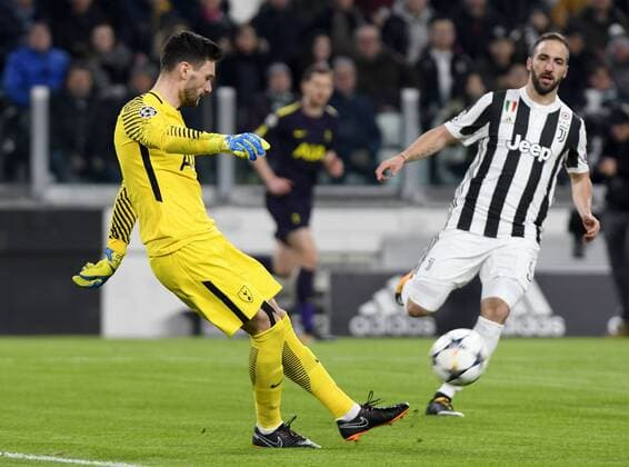 13th February 2018, Allianz Stadium, Turin, Italy; UEFA Champions League football, round of 16, first leg, Juventus versus Tottenham Hotspur; Hugo Lloris kicks the ball as Gonzalo Higuain approaches  ActionPlus11986664