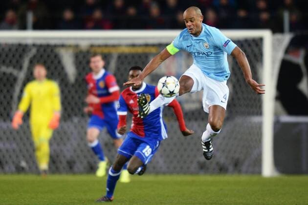 Basel, Schweiz 13.02.2018, UEFA Champions League - 2017 18 Season, Achtelfinale, FC Basel - Manchester City, Vincent Kompany (Manchester) Dimitri Oberlin (Basel) ( DeFodi530