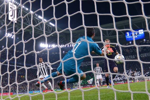 parata di Gianluigi Buffon su colpo di testa di Harry Kane Torino 13-02-2018 Juventus Stadium Football Champions League 2017 2018 Juventus - Tottenham . Foto Andrea Staccioli Insidefoto andreaxstaccioli