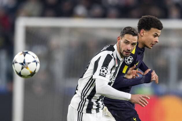 Mattia De Sciglio of Juventus and Dele Alli of Tottenham Hotspur F.C. during the Italian Uefa Champions League Round of 16 First leg match between Juventus 2-2 Tottenham Hotspur at Allianz Stadium on February 13, 2018 in Torino, Germany. Noxthirdxpartyxsales  (72087033)