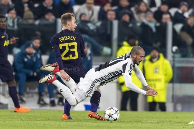 Stefano Sturaro of Juventus and Christian Dannemann Eriksen of Tottenham Hotspur F.C. during the Italian Uefa Champions League Round of 16 First leg match between Juventus 2-2 Tottenham Hotspur at Allianz Stadium on February 13, 2018 in Torino, Germany. Noxthirdxpartyxsales  (72087037)