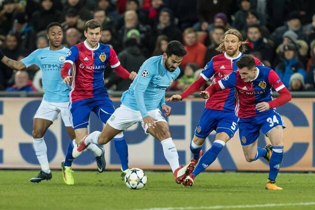 Basel, Schweiz 13.02.2018, UEFA Champions League - 2017 18 Season, Achtelfinale, FC Basel - Manchester City, Ilkay Guendogan (MNC) und Taulant Xhaka (FCB) im Zweikampf ( DeFodi507