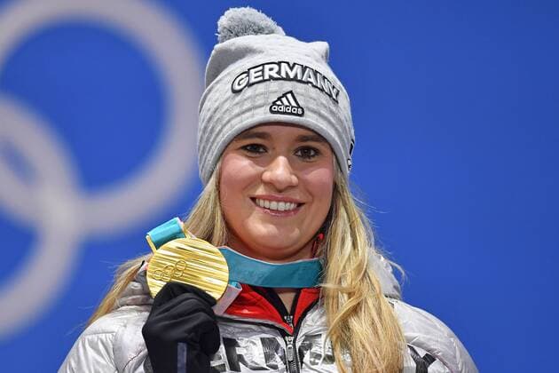 Nathalie GEISENBERGER (GER) mit Goldmedaille,Medaille,Olympic Champion, Olympiasiegerin, Luge Women Singles,Rodeln Frauen, Siegerehrung,Victory Ceremony,PyeongChang Olympic Medals Plaza am 13.02.2018. Olympische Winterspiele 2018, vom 09.02. - 25.02.2018 in PyeongChang Suedkorea.